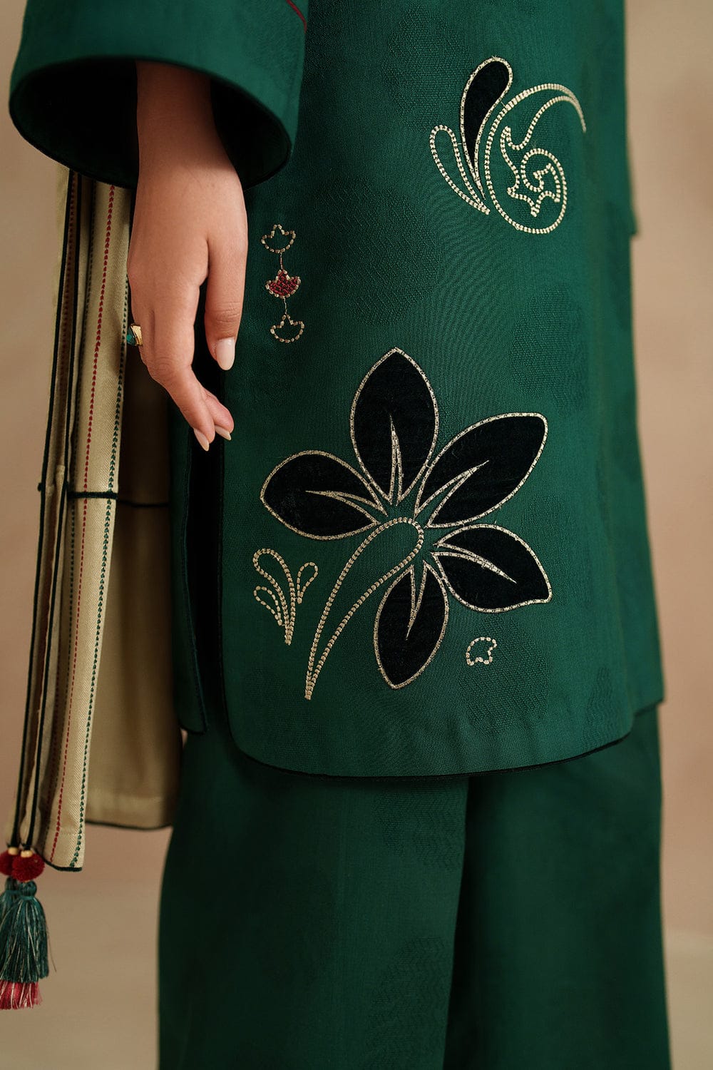 3 PC - EMBROIDERED DHANAK SUIT-AB157